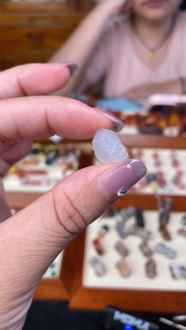 玛瑙/玉髓颈饰未镶嵌104荔枝冻观音