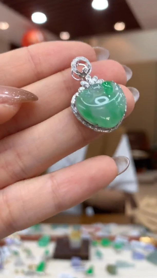 吊坠(不含链)18K金镶嵌翡翠如意