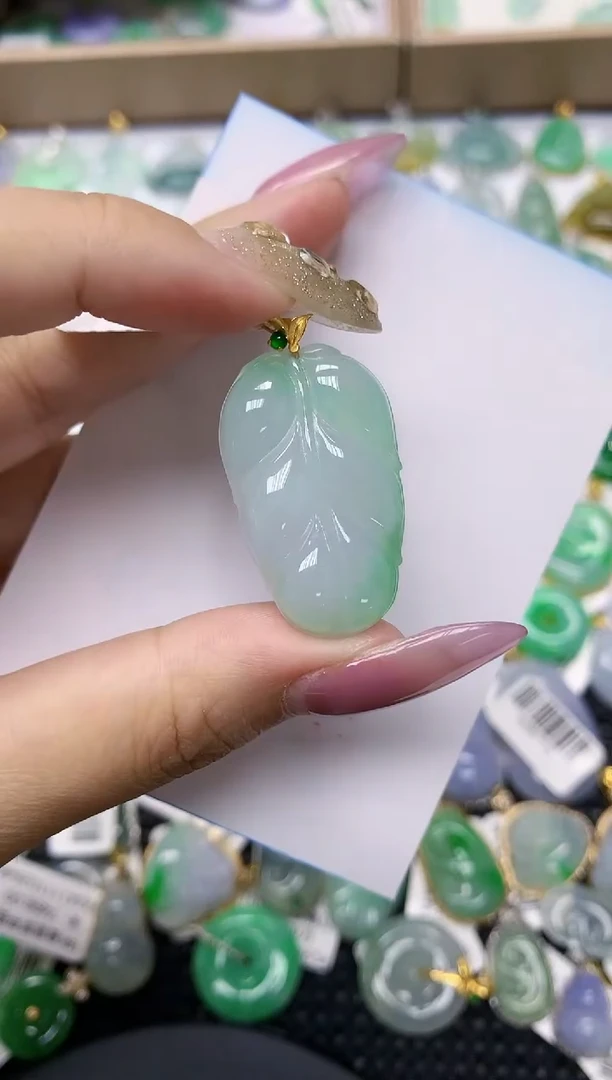 翡翠18K金镶嵌颈饰1111111111