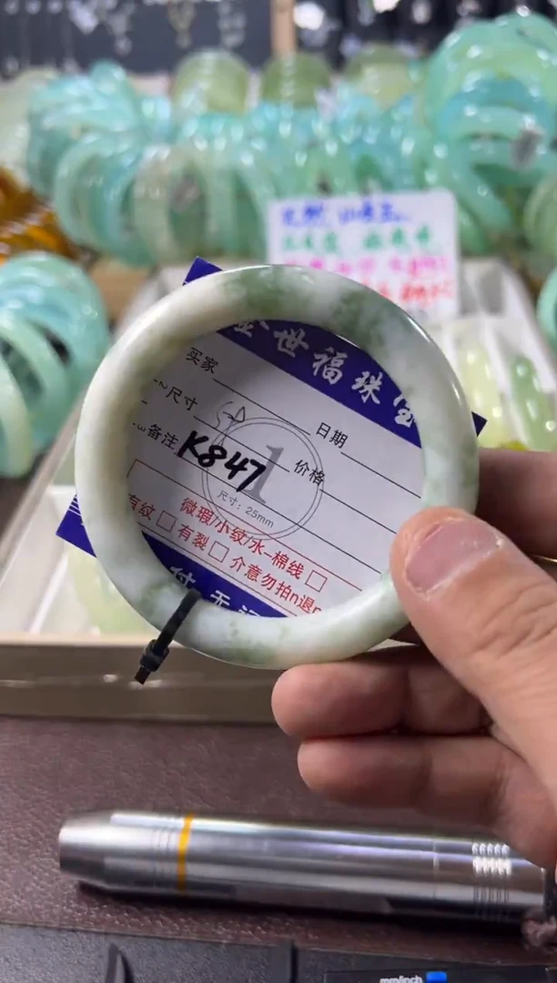 未镶嵌蛇纹石玉手镯1