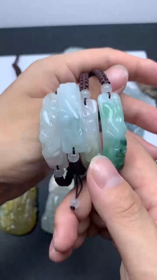 颈饰未镶嵌翡翠手牌