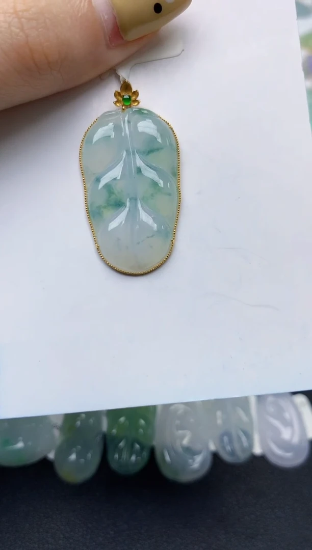 翡翠18K金镶嵌颈饰天然翡翠A货
