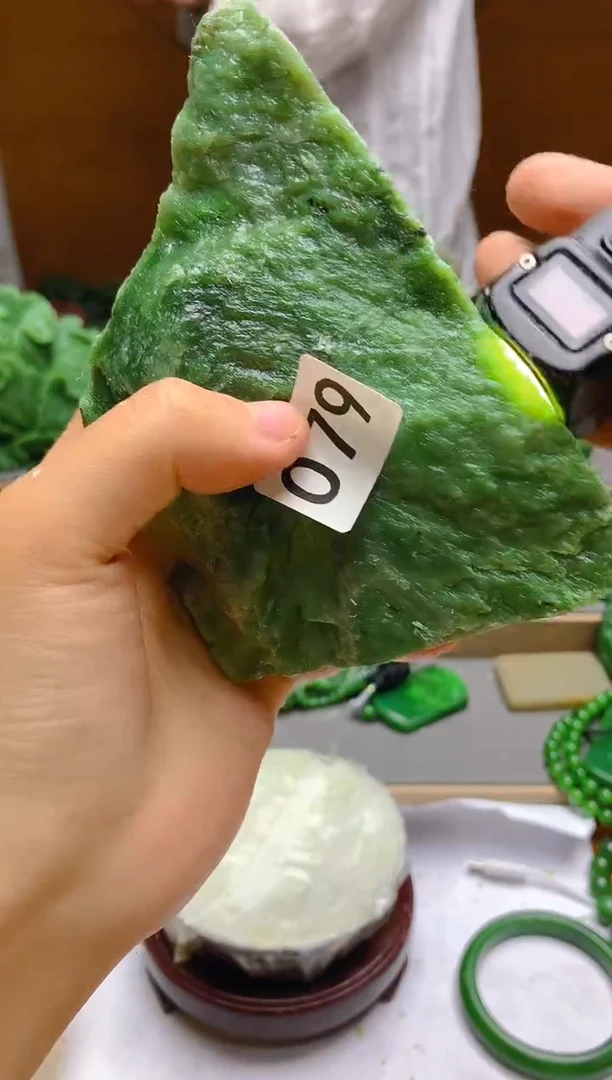 和田玉（碧玉）未镶嵌珠宝半成品1