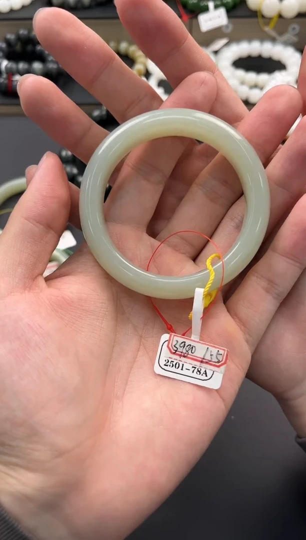 未镶嵌手串和田玉且末青白手镯卡55微色差