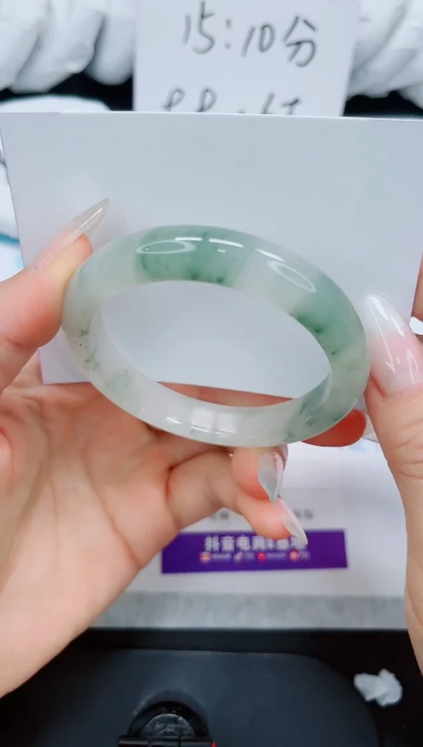 石英质玉手镯未镶嵌9/56