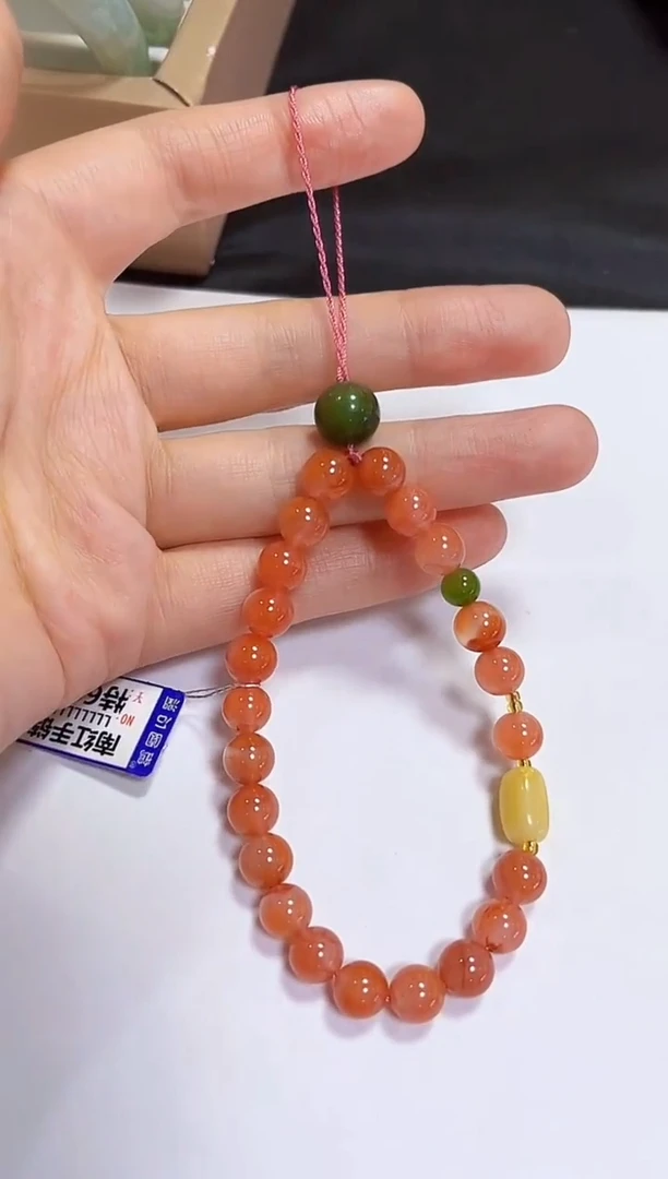 颈饰未镶嵌南红玛瑙?****峰挂件