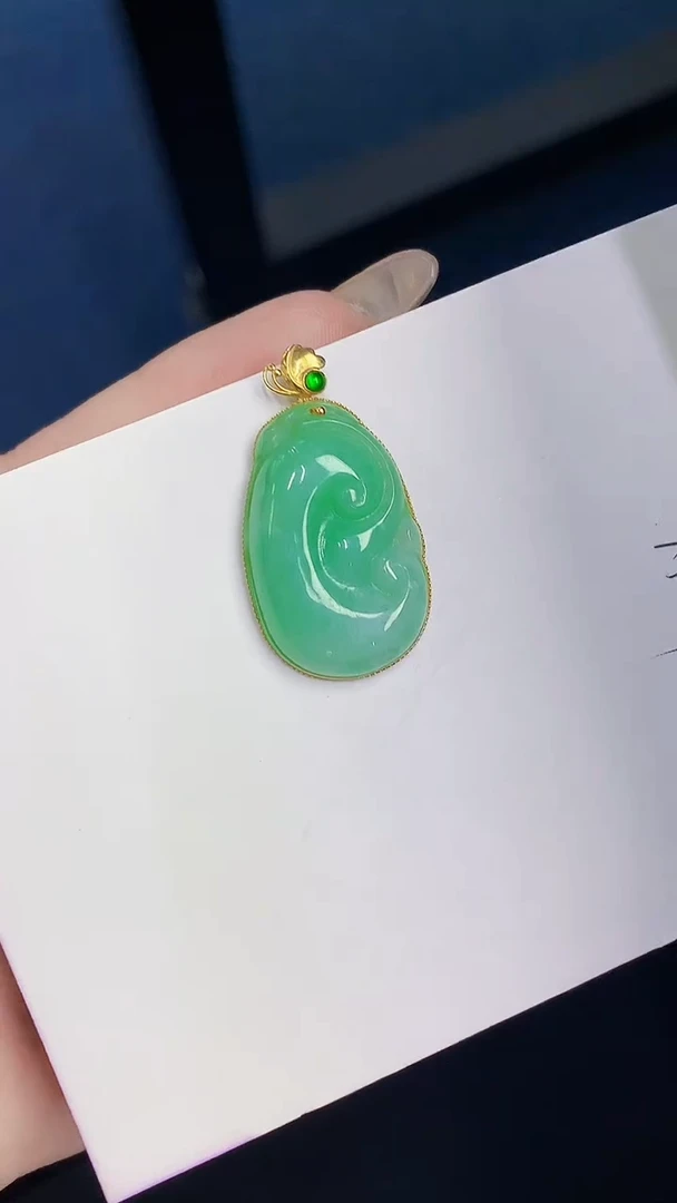 颈饰18K金镶嵌翡翠缅甸天然翡翠A货