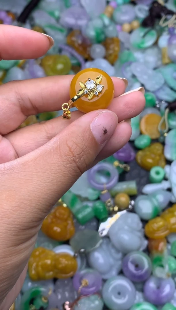 颈饰未镶嵌翡翠天然缅甸翡翠吊坠