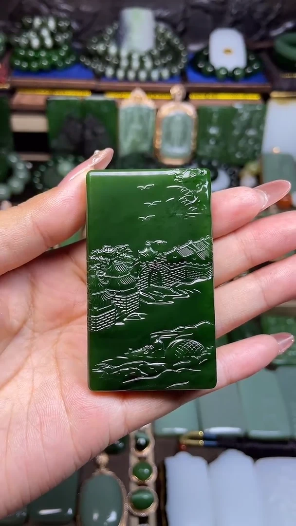 颈饰未镶嵌和田玉老菠菜绿山水牌