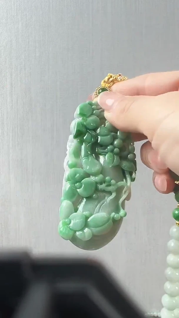 颈饰未镶嵌翡翠福瓜