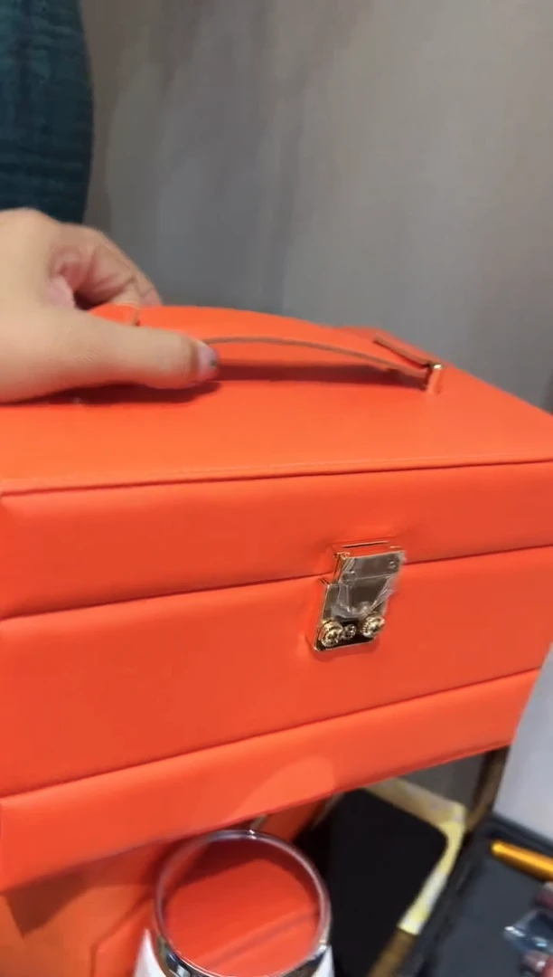 玻璃足银小****）艾米