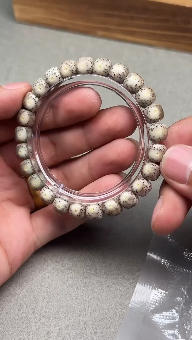 星月菩提手串F35   瓷白正月留白9*8