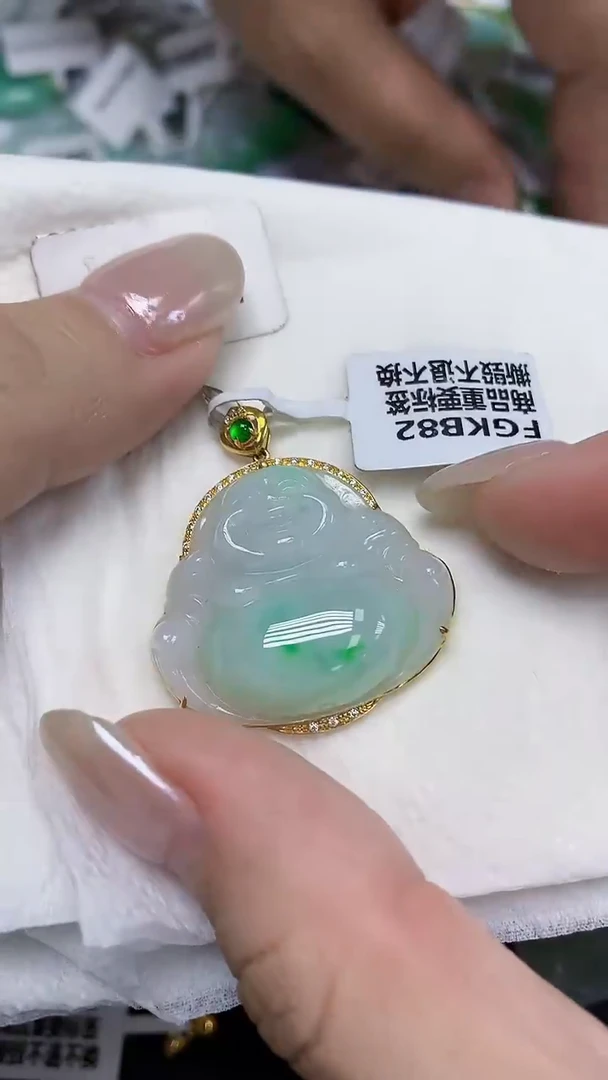 翡翠18K金镶嵌颈饰天然缅甸翡翠A货