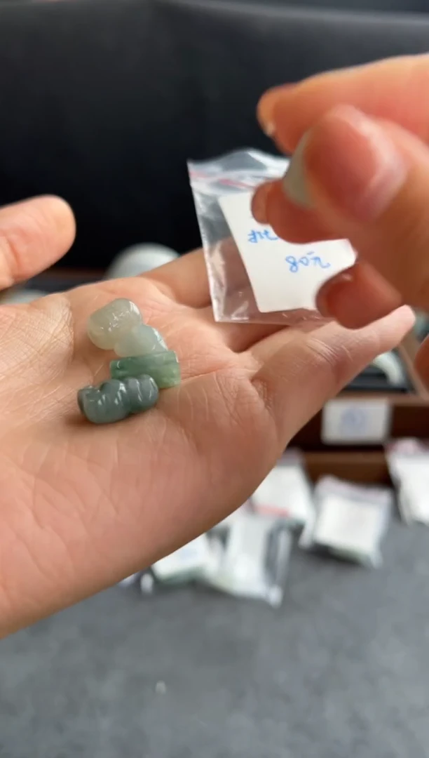 翡翠未镶嵌颈饰2103号