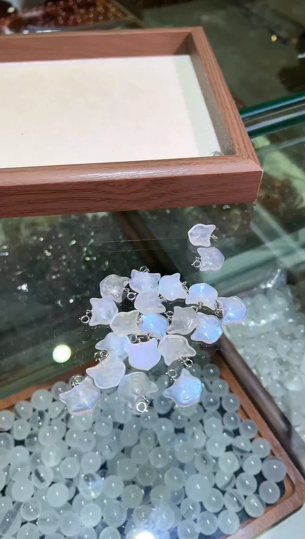银S925镶嵌吊坠(不含链)月光石蓝月光小狐狸吊坠（多样性发一）