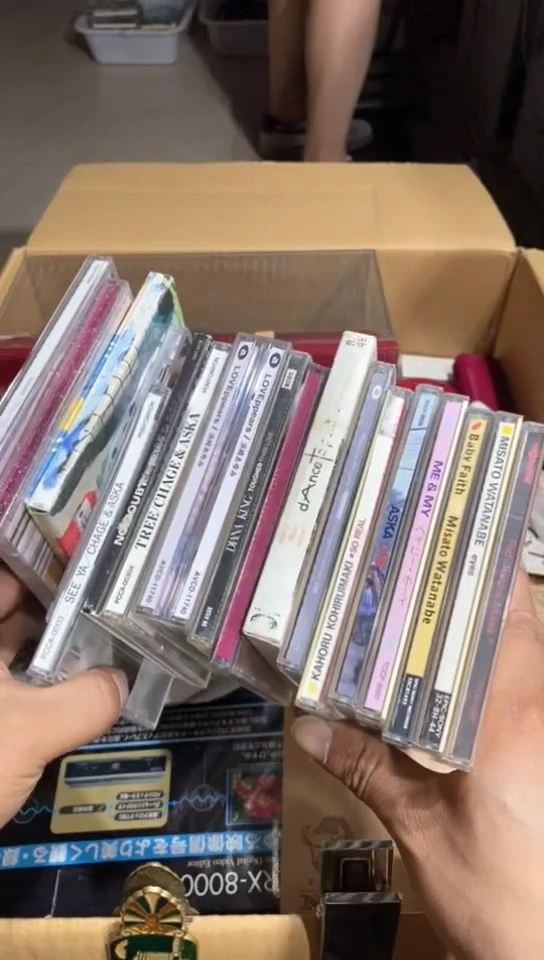 8新螳***爷  796中古商品，瑕疵品，不保好坏。