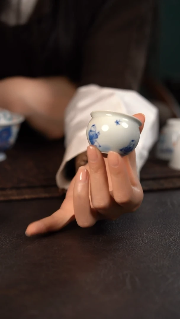 【闪购商品】杯聚澜堂童子扑蝶小缸杯蹲