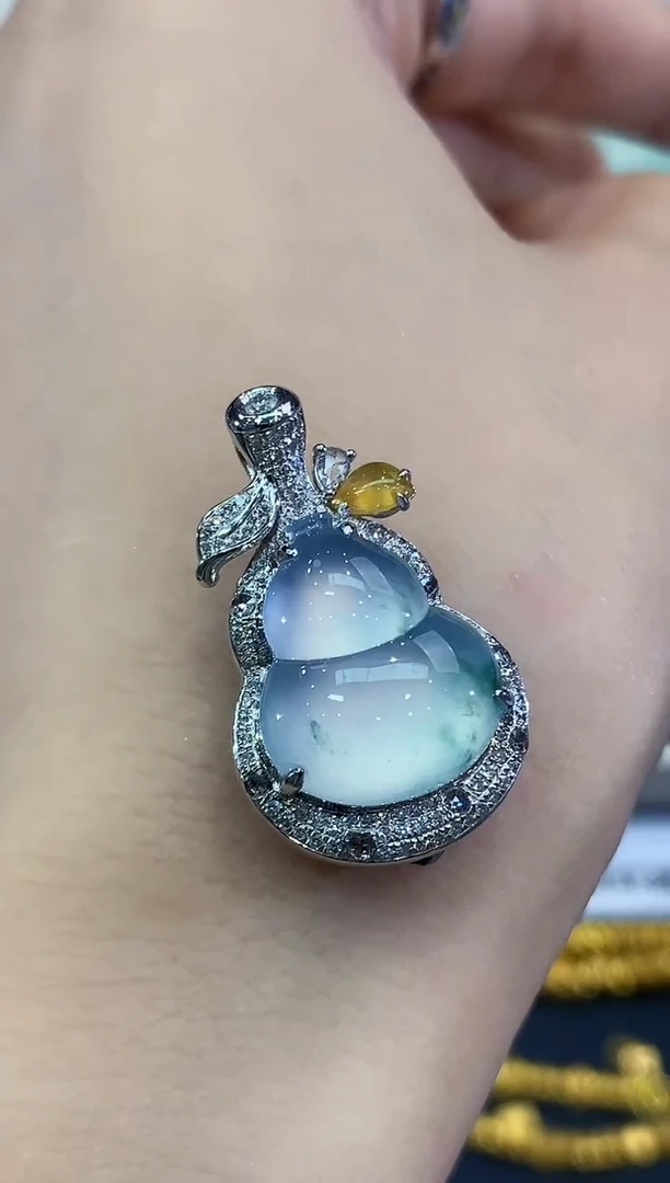 吊坠(不含链)18K金镶嵌翡翠B195