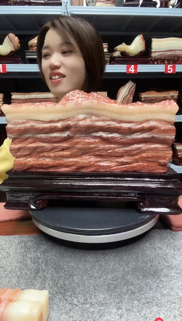 石材吴****人广西猪肉石493，石头长33-11-14厘米