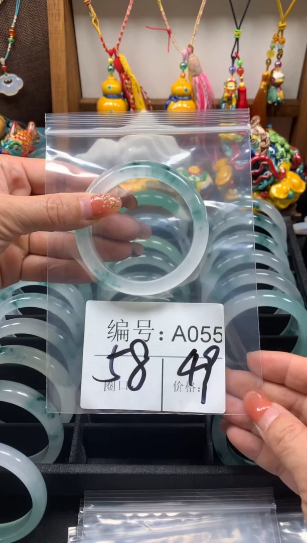 【闪购商品】石英质玉手镯未镶嵌58圈口A055