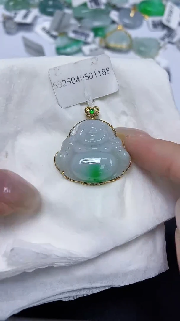 翡翠18K金镶嵌颈饰天然缅甸翡翠A货