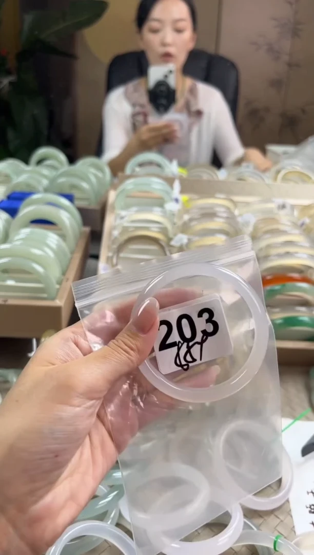 手镯玛瑙/玉髓未镶嵌203微瑕