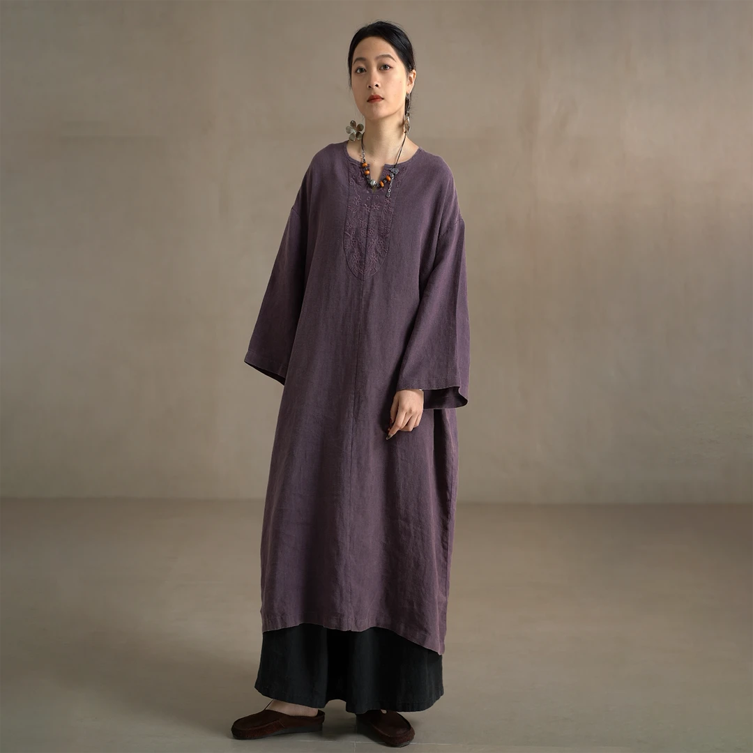 【以之】设计师品牌原创刺绣宽松大版亚麻连衣裙领口开叉复古袍子