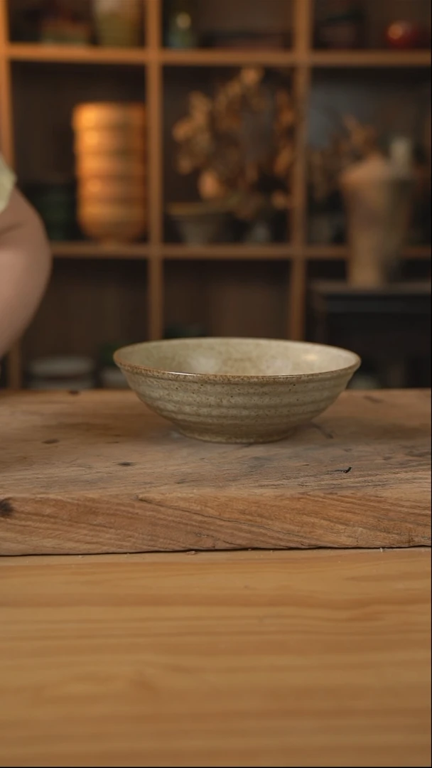 奶奶系列的8英寸螺纹面碗