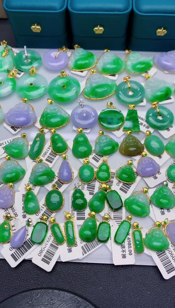 颈饰18K金镶嵌翡翠缅甸天然翡翠A货