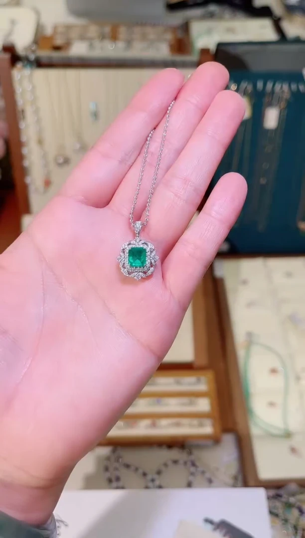 吊坠(不含链)18K金镶嵌祖母绿1.23ct 祖母绿钻石吊坠