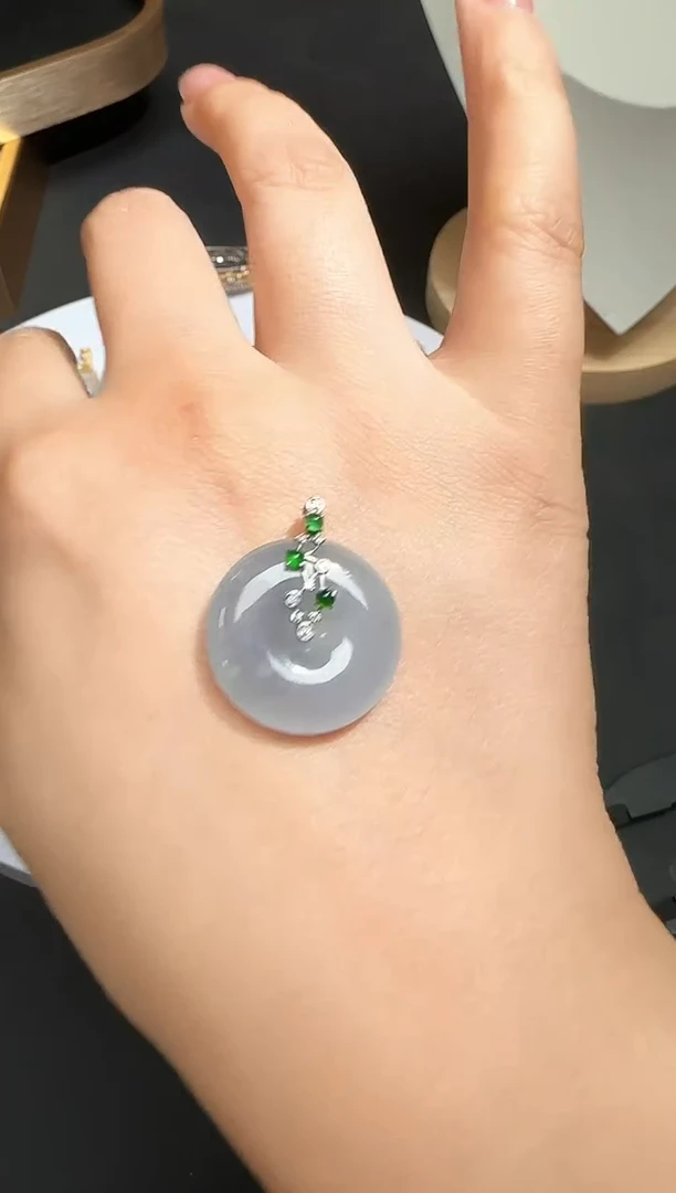 颈饰18K金镶嵌翡翠20250926155