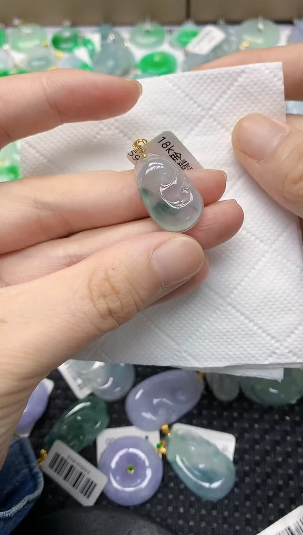 翡翠18K金镶嵌颈饰11111111