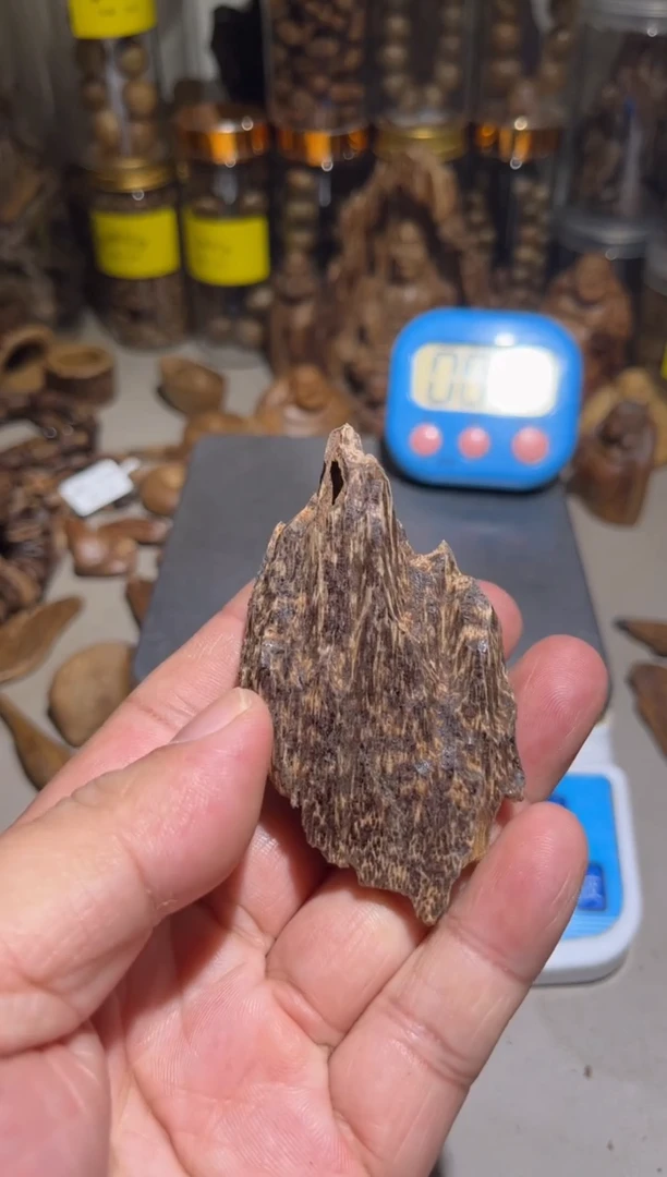 沉香沉香碎屑用****1 芽庄7（克）