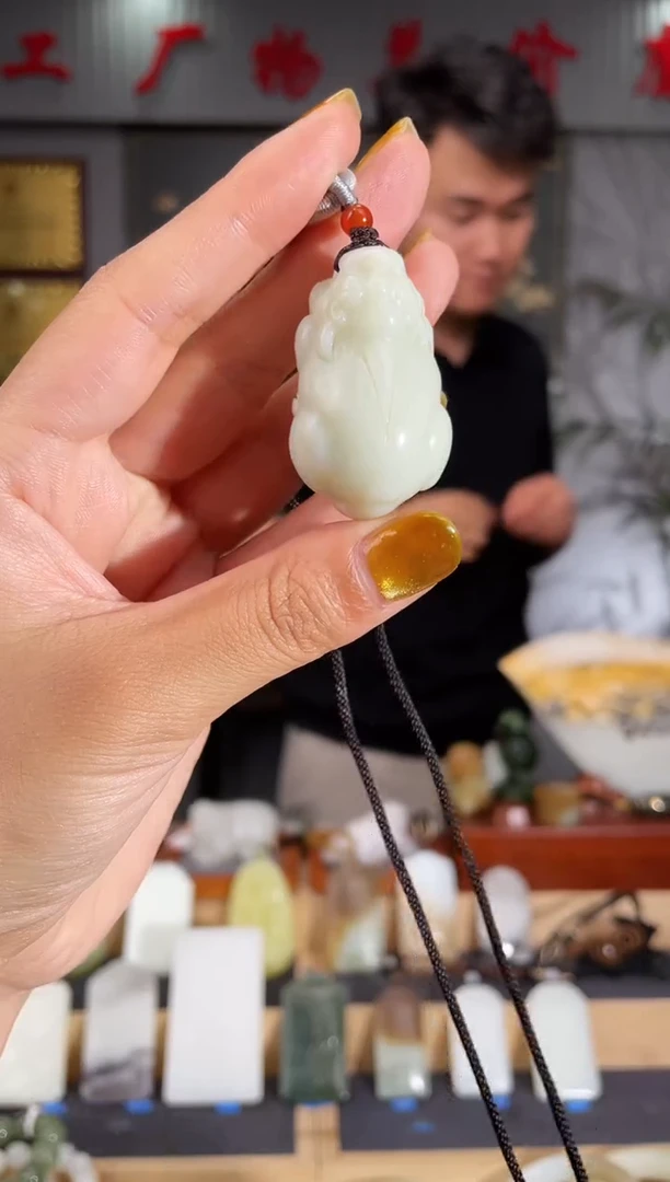 和田玉未镶嵌颈饰1