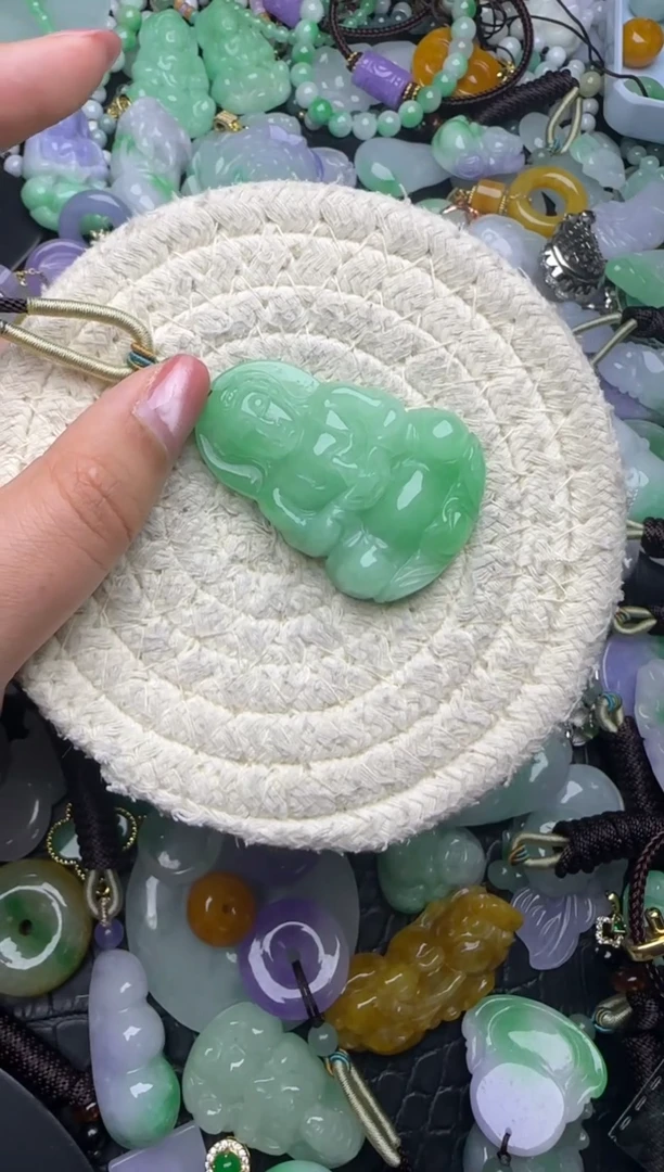 颈饰未镶嵌翡翠天然缅甸翡翠吊坠