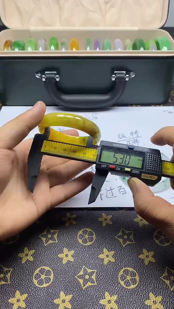 翡翠手镯未镶嵌033