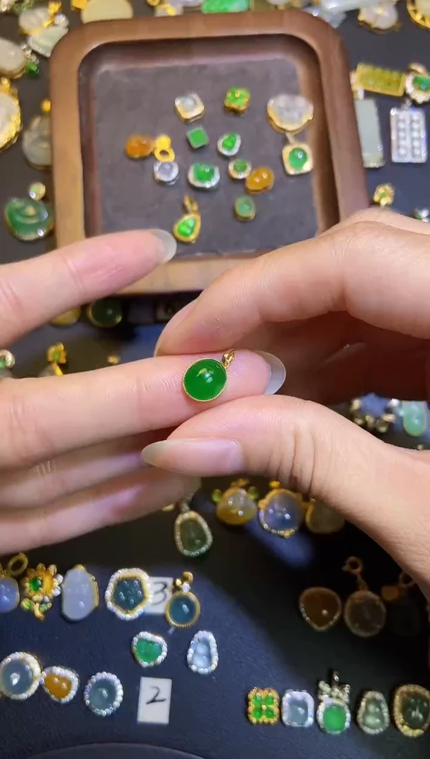 翡翠18K金镶嵌吊坠(不含链)1