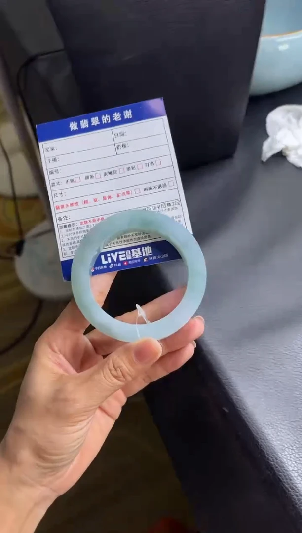 未镶嵌定制手镯不退不换定制翡翠大**重定制手镯不退不换