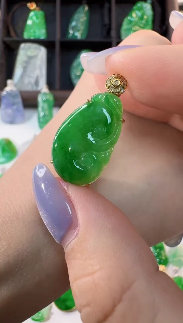 颈饰18K金镶嵌翡翠缅甸A货翡翠