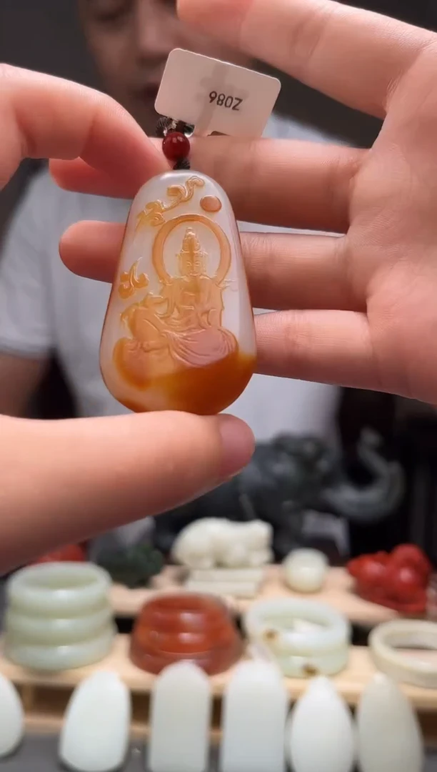 颈饰未镶嵌和田玉吊坠