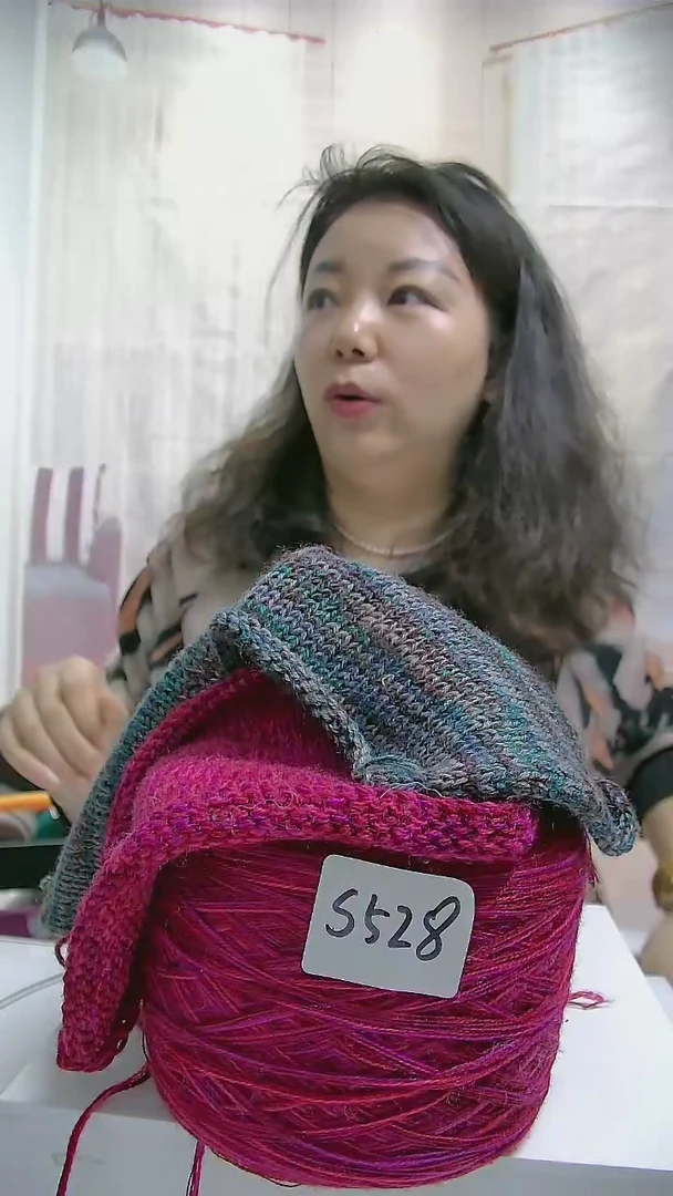 【S528火龙果色】中粗纯美丽诺羊毛1团(0.5斤)（单股6号针）