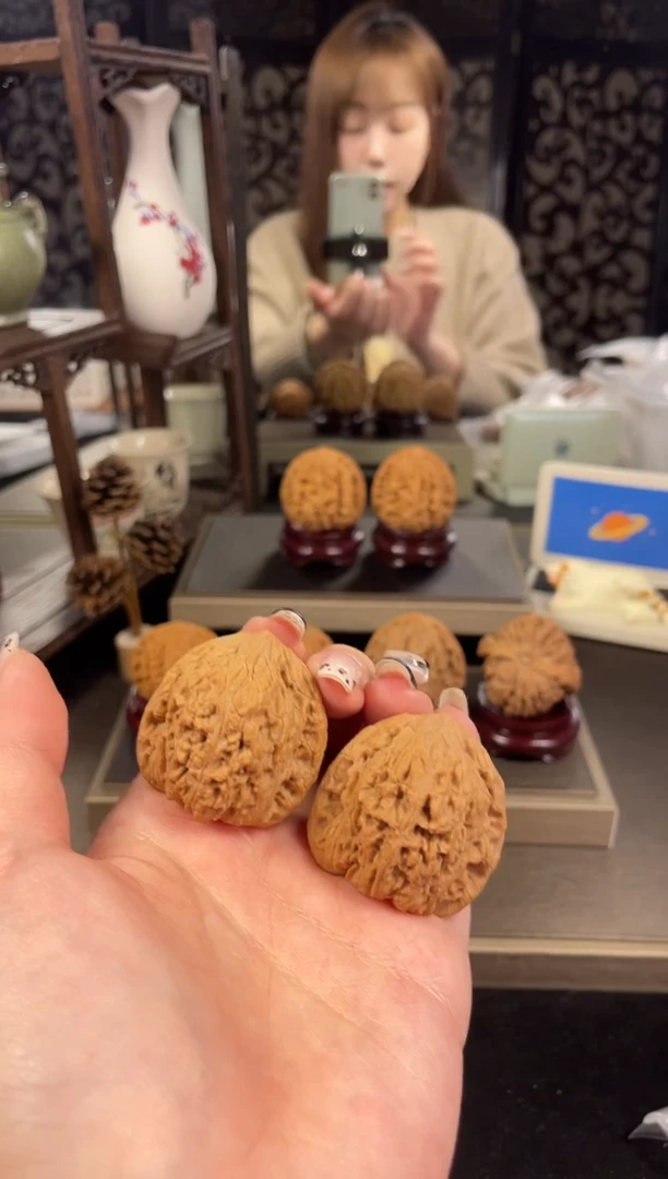 【闪购商品】文玩核桃把件绣球37尺-11