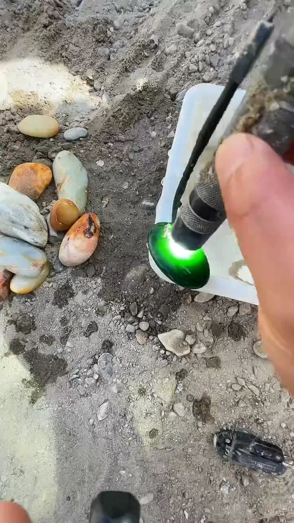 颈饰未镶嵌和田玉0023
