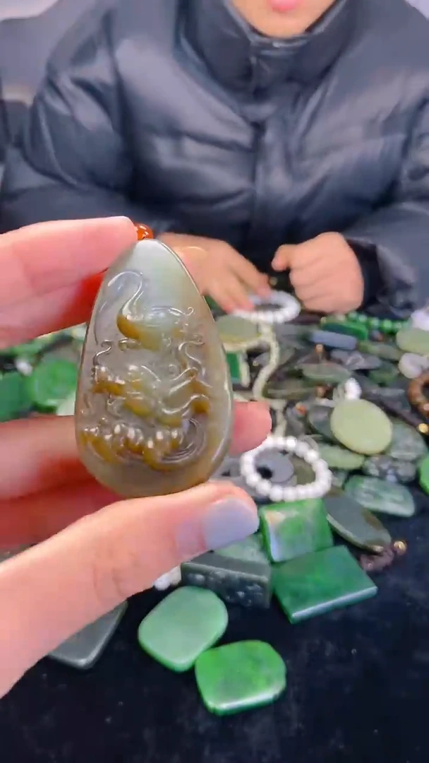 颈饰未镶嵌和田玉1