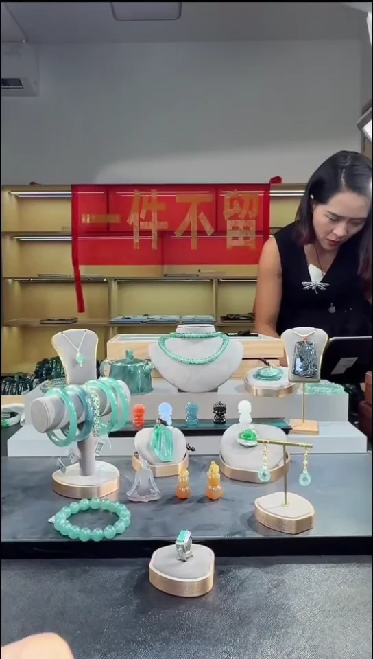吊坠(不含链)未镶嵌翡翠佛