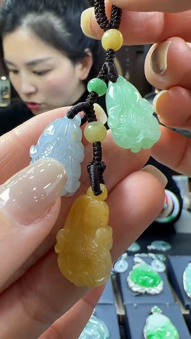 【闪购商品】翡翠挂件未镶嵌白菜包挂