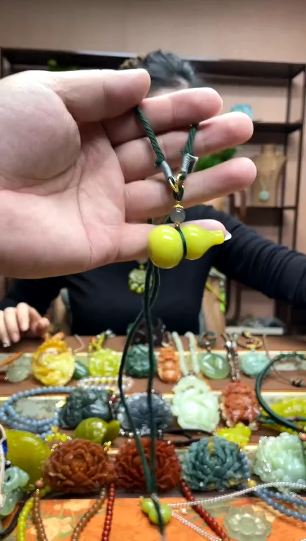 未镶嵌岫玉颈饰·1