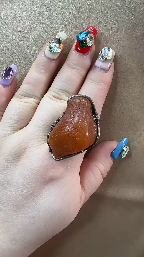 未镶嵌颈饰琥珀戒指