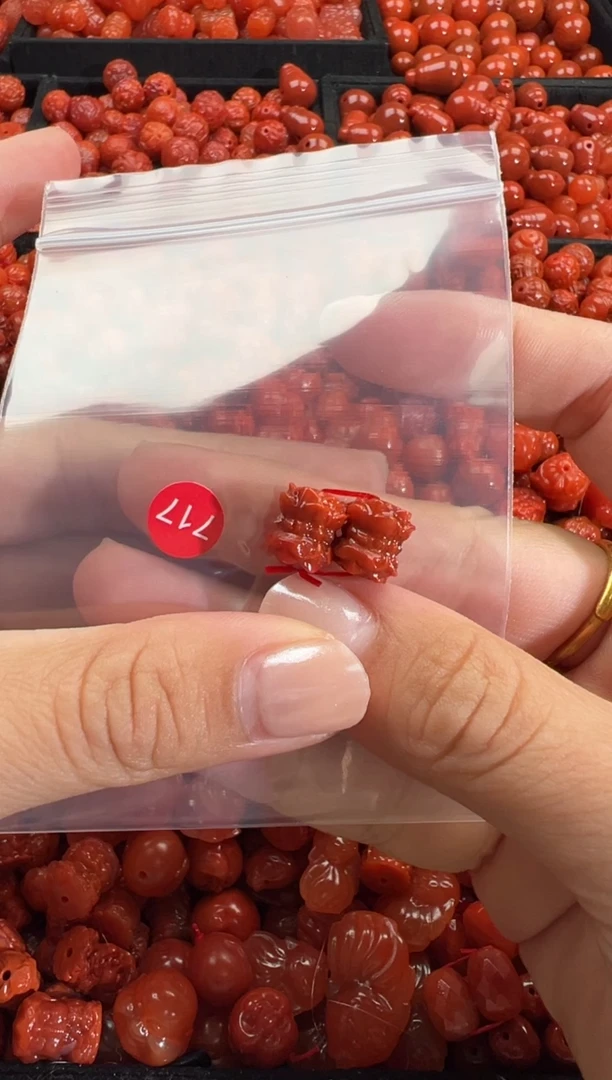 颈饰未镶嵌南红玛瑙1