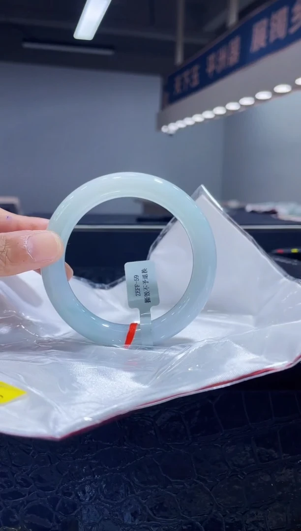 未镶嵌手镯翡翠15